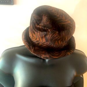 Velvet black and brown women’s hat